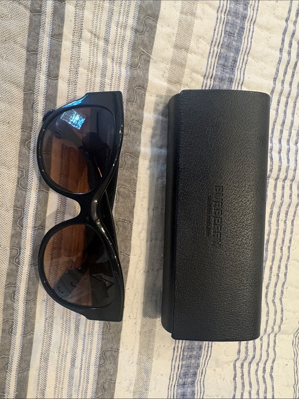 Burberry Black Cat-Eye Sunglasses with Brown Gradient Lenses